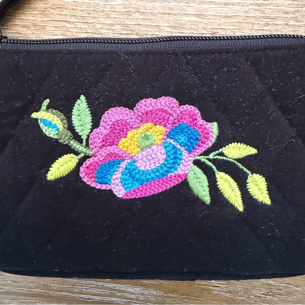 Vera‎ Bradley Adele wristlet black quilted fabric embroidered flower design NWOT - Picture 4 of 6